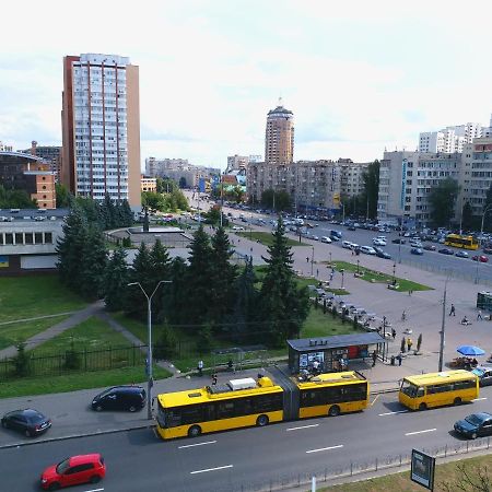 Отдельная комната с балконом в апартаментах, возле м Печерская Київ Екстер'єр фото