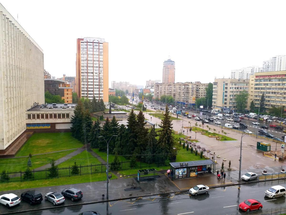 Отдельная комната с балконом в апартаментах, возле м Печерская Київ Екстер'єр фото